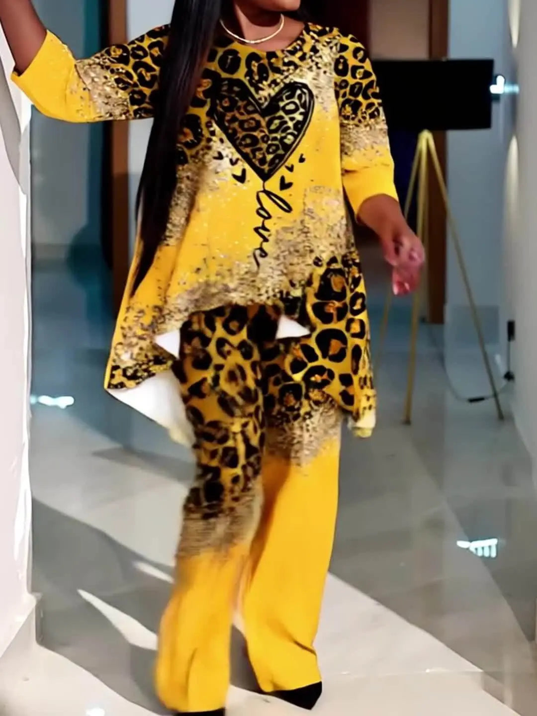 Leopard & Heart Print Plus-Size Set for Women - High-Low Hem, 3/4 Sleeves, Crew Neck Top & Pants Chic Le'Meek