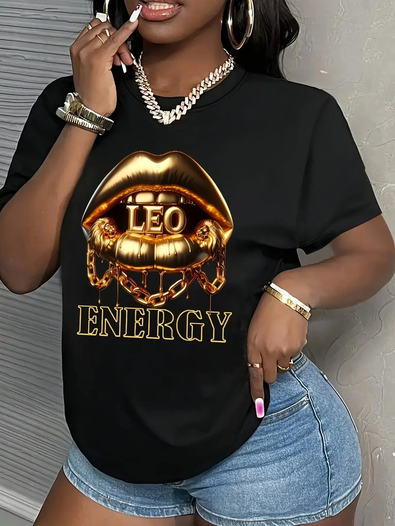 Plus Size Women's Black Graphic T-Shirt - Vibrant Golden Lion Lip Print with LEO & ENERGY Text, Relaxed Fit Short Sleeve Crewneck Casual Top for Summer & Spring, Machine Washable, Ladies T Shirts Chic Le'Meek