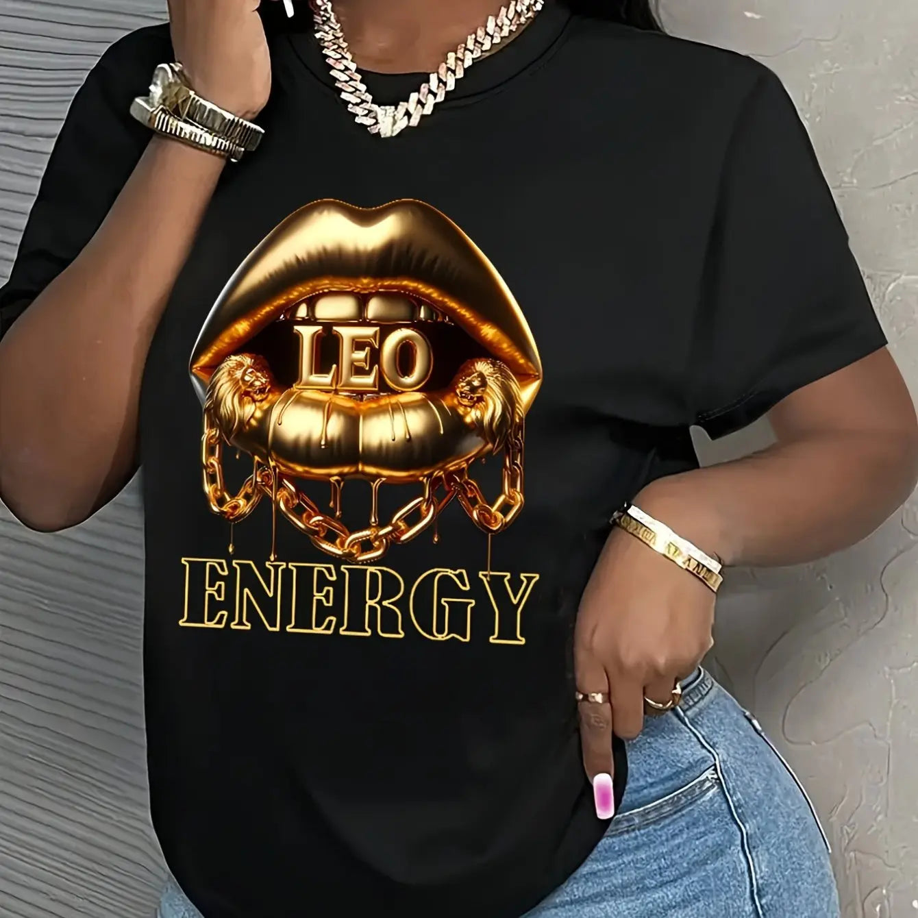 Plus Size Women's Black Graphic T-Shirt - Vibrant Golden Lion Lip Print with LEO & ENERGY Text, Relaxed Fit Short Sleeve Crewneck Casual Top for Summer & Spring, Machine Washable, Ladies T Shirts Chic Le'Meek