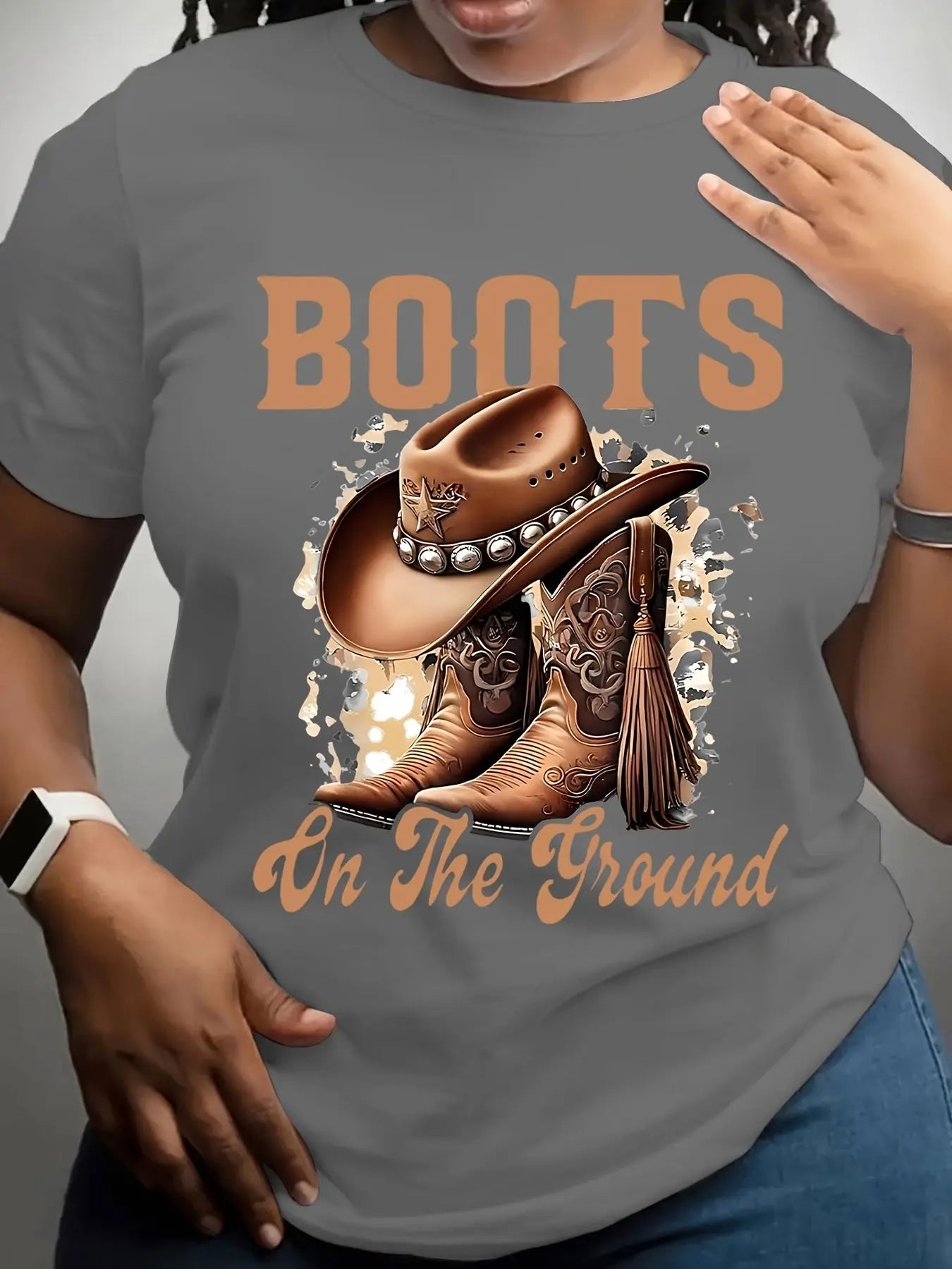 [Soft Graphic Tee] Soft Breathable Plus Size Women's Graphic T-Shirt | On The Ground Boots Western Cowboy Floral Print, Machine Washable Casual Short Sleeve Round Neck Top, Comfortable Pullover, Easy Care Fabric Spring Summer Chic Le'Meek