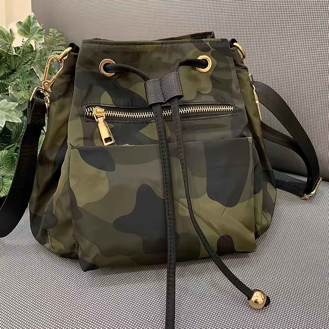 Small Camouflage Pattern Bucket Shoulder Bag - Durable Nylon Material, Classic Drawstring Closure, Polyester Lining, Edge Painted