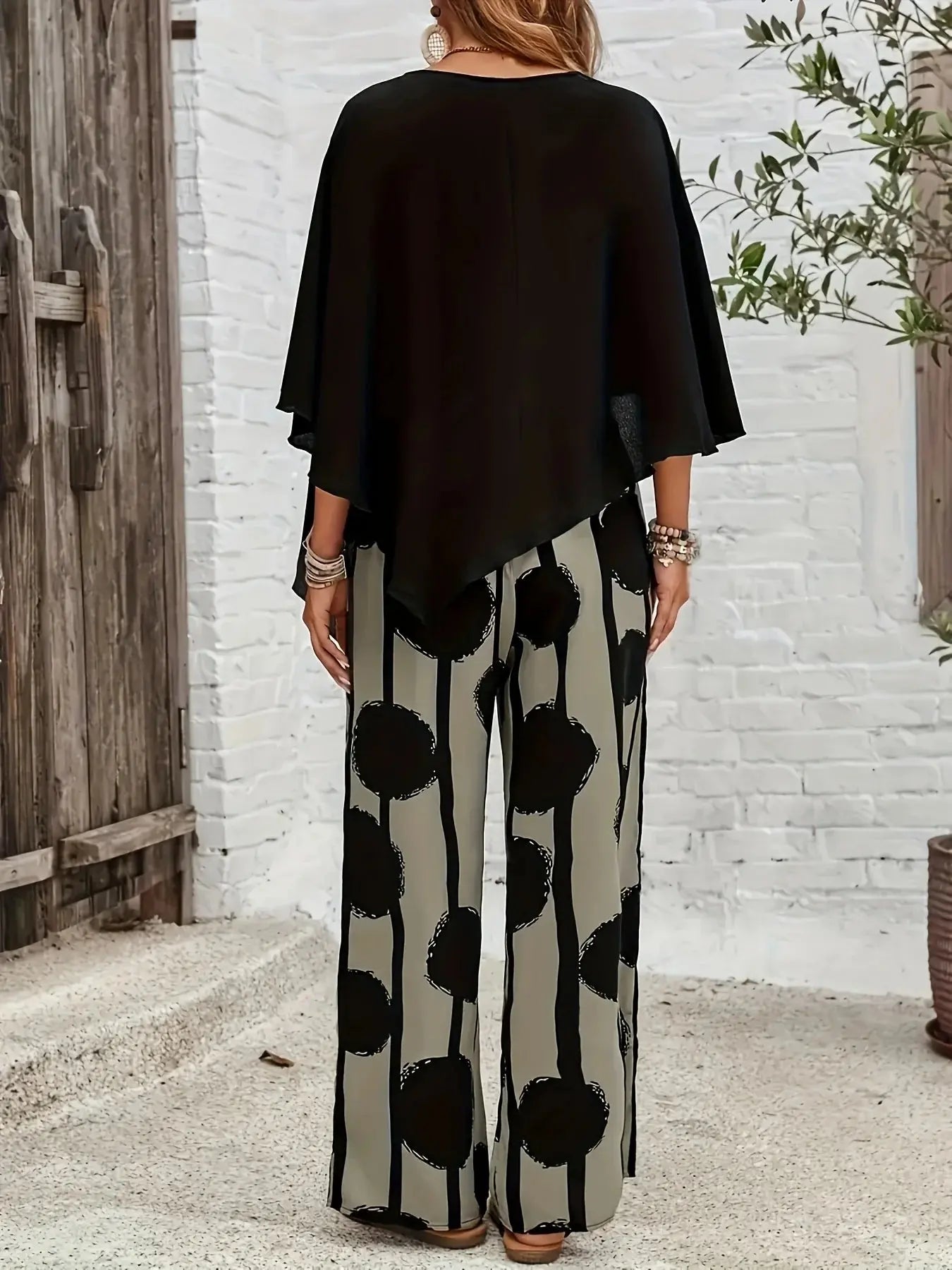 Women's casual plus size suits Spring and summer suits Round neck Geometric pattern Bat short sleeve top and straight pants Wome Chic Le'Meek
